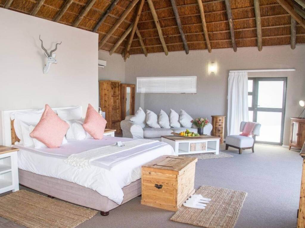 Honeymoon Suite (3)