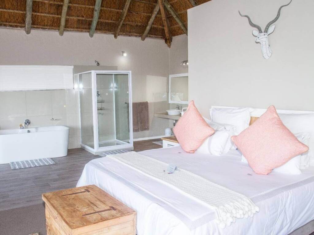 Honeymoon Suite (4)